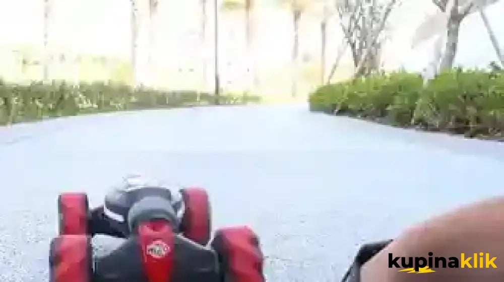 Auto na daljinsko upravljanje koji se transformiše